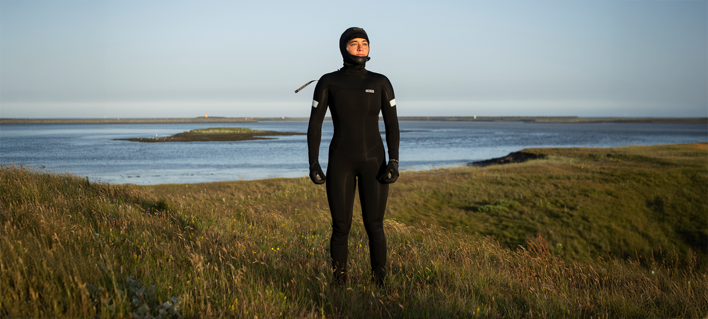 Hier findest du eine große Auswahl von Neoprenanzügen, Schuhen, Hauben und vielem mehr!