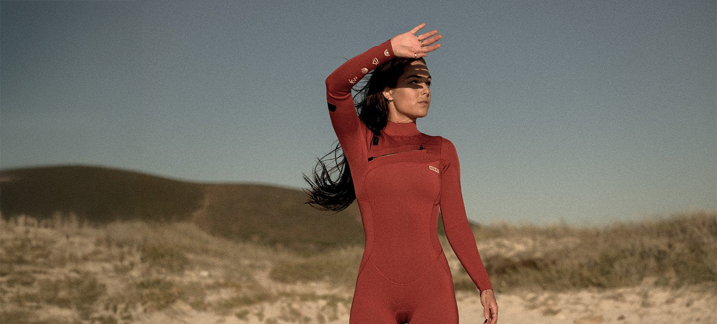 Hier findest du eine große Auswahl von Neoprenanzügen, Schuhen, Hauben und vielem mehr!