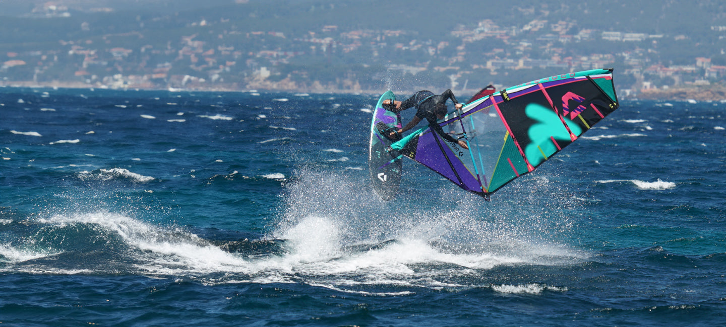 Dein Herz schlägt für das Windsurfen?
Hier findest du alles vom Windsurfboard bis zum kleinsten Tampen!