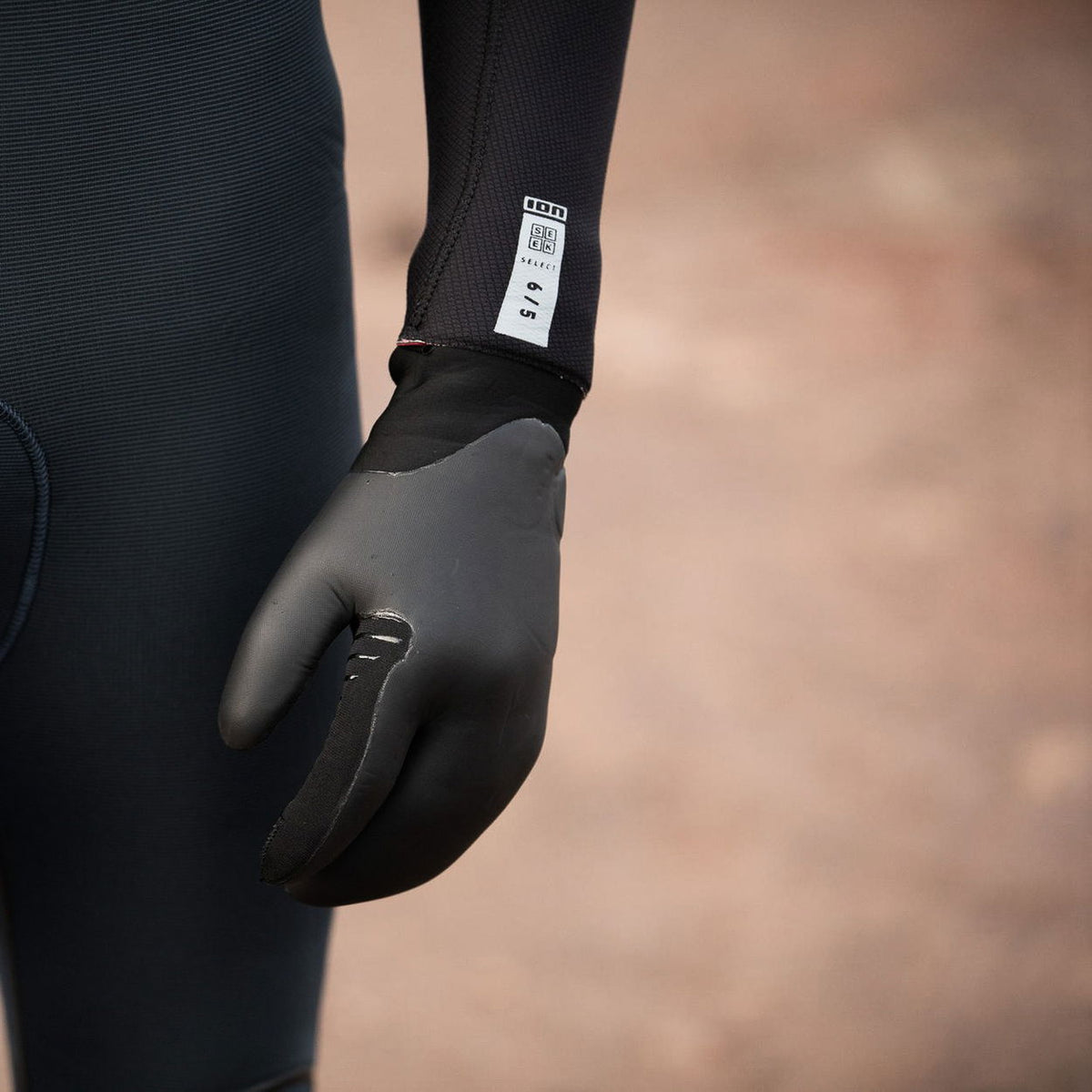 ION Lobster Mitten 4/3 2026